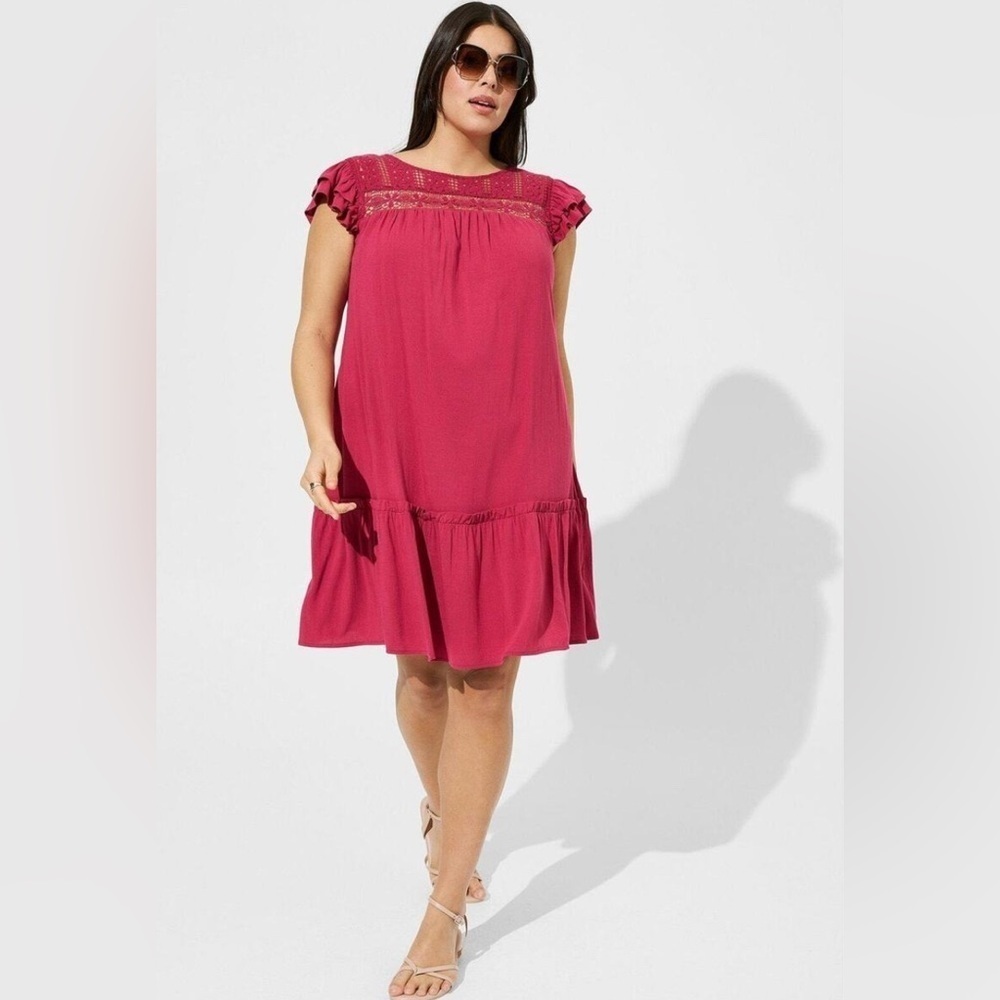 🌼NWT: TORRID RED BUD MINI RAYON SLUB CROCHET YOKE SHIFT DRESS